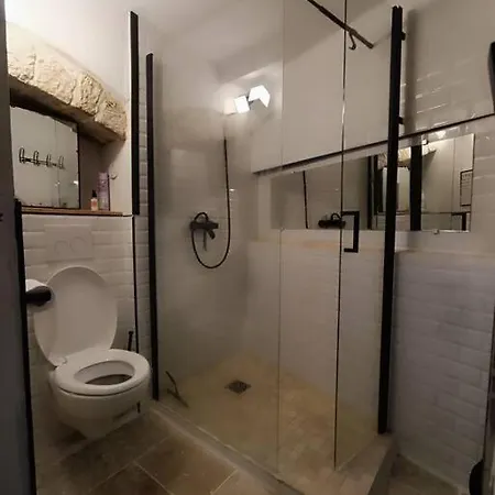 Avec Jacuzzi Apartment *
